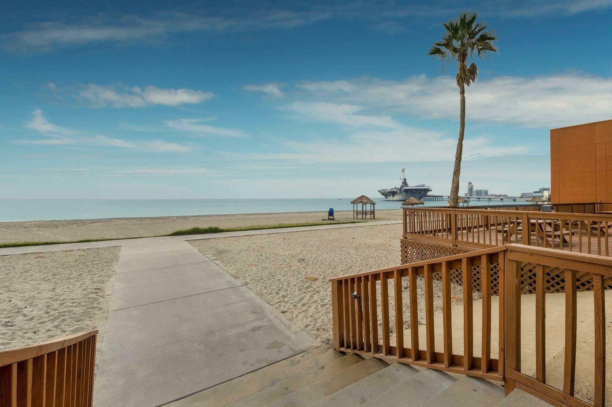 Quality Inn & Suites On The Beach Corpus Christi Bagian luar foto